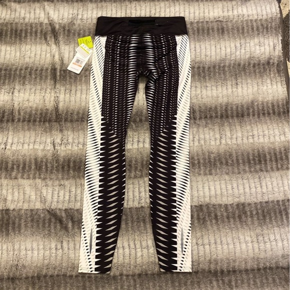 NWT Under Armour Leggings Size Small - Picture 12 of 12